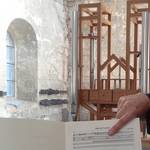 [(c): Cage-Kuratorium]