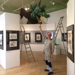 Museumsmitarbeiter_André_Pohl_mit_Museumsdrachen