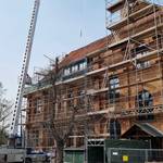 Die eingerüstete Grundschule 'Miriam Lundner' in Halberstadt