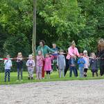 Große Freude bei allen Beteiligten über den runderneuernden Spielplatz 'Am Plansch'
