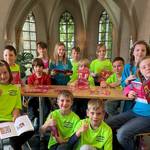 Erstklässler der Anne-Frank-Grundschule sind vom Ferienkalender begeistert. Erstklässler der Anne-Frank-Grundschule sind vom Ferienkalender begeistert.