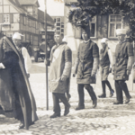 Auftritt des Lebendschach-Ensembles in Ströbeck, ca. 1930