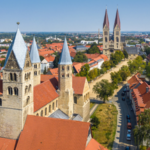 Der Rundgang zu den Kirchenschätzen gewährt seltene Einblicke und endet mit einem einzigartigen Ausblick von den Türmen der Liebfrauenkirche