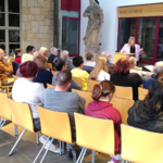 Archivarin Janin Spott erklärt das Vorgehen bei genealogischen Recherchen im Stadtarchiv Halberstadt