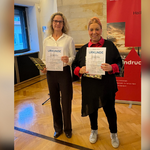 lückliche Gewinnerinnen beim Elfchenwettbewerb 2025 : Motivationspreis lückliche Gewinnerinnen beim Elfchenwettbewerb 2025 : Motivationspreis