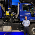 HW-Gruppenführer Steffen Lastytch vor einem kleinen THW-Kipper