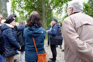 R. Becker w&auml;hrend der Vogelstimmenwanderung &copy;Heineanum